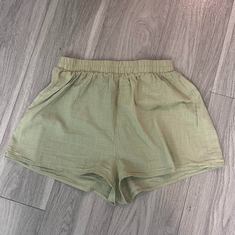 Prettylittlething Green Linen  Beach Shorts SZ USA 10 UK 14 - Picture 6 of 12